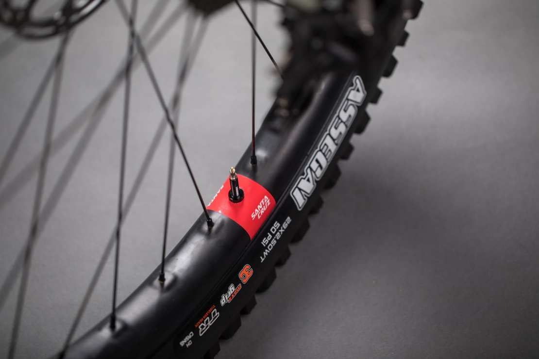 New Carbon Wheels From Santa Cruz, Plus Two New V-10 Downhill Bikes!