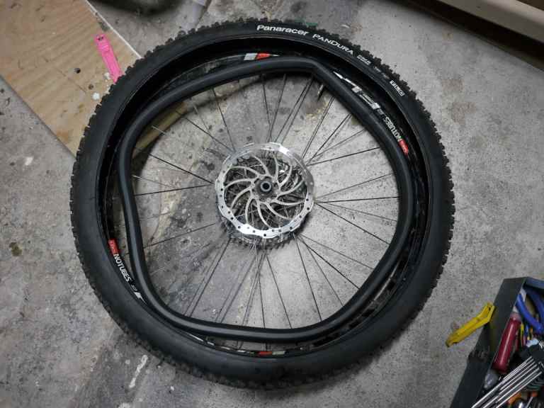 Review | Flat Tire Defender tubeless inserts are easy on your rims, but hard on your hands