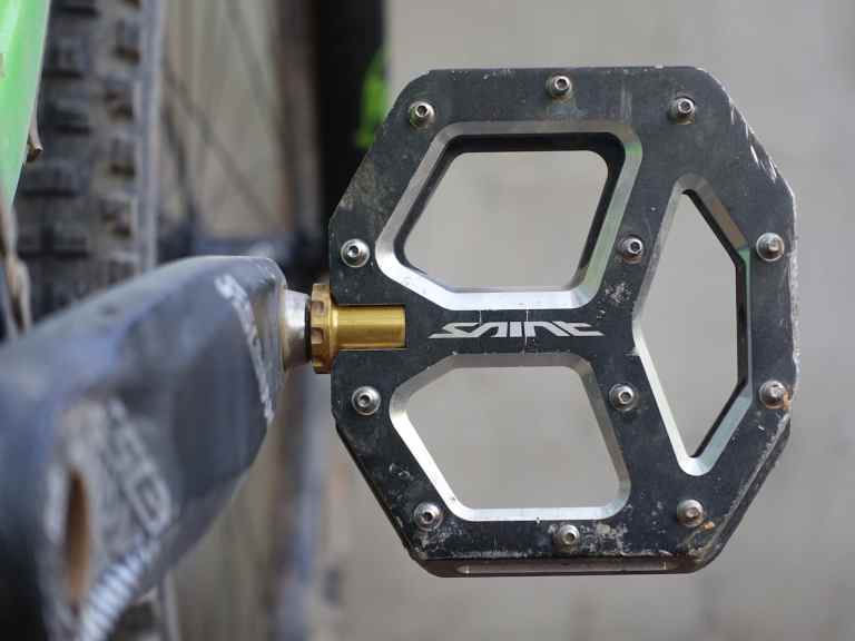 Review | Shimano goes for mega bearing durability with the tough-as Saint M828 flat pedals