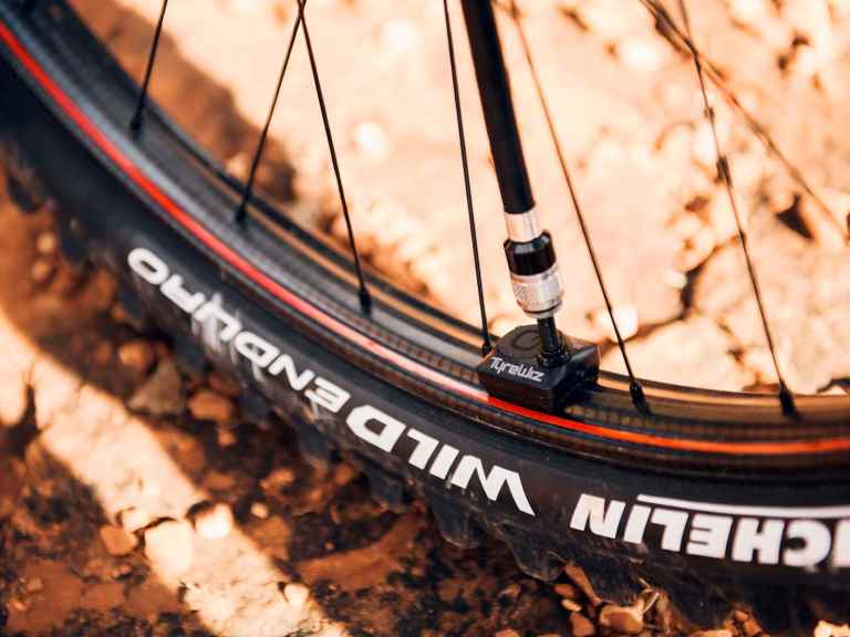 Zipp’s new 3ZERO MOTO wheelset uses US-made single-wall carbon rims