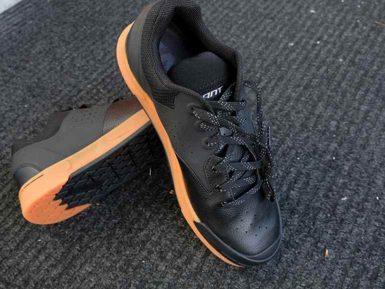 Giant Launches New Shuttle Flat Pedal Shoes At The Sea Otter