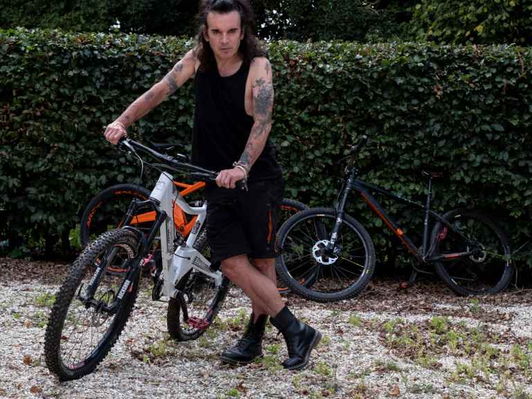 Singletrack Magazine Issue 121: Simon Gallup – There Is No Cure