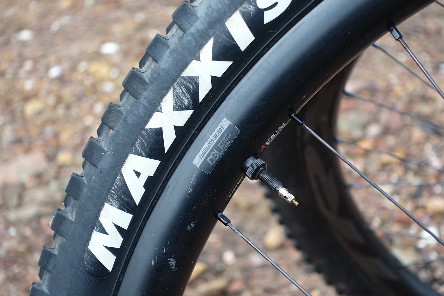 giant trx 1 29 carbon wheel tubeless valve