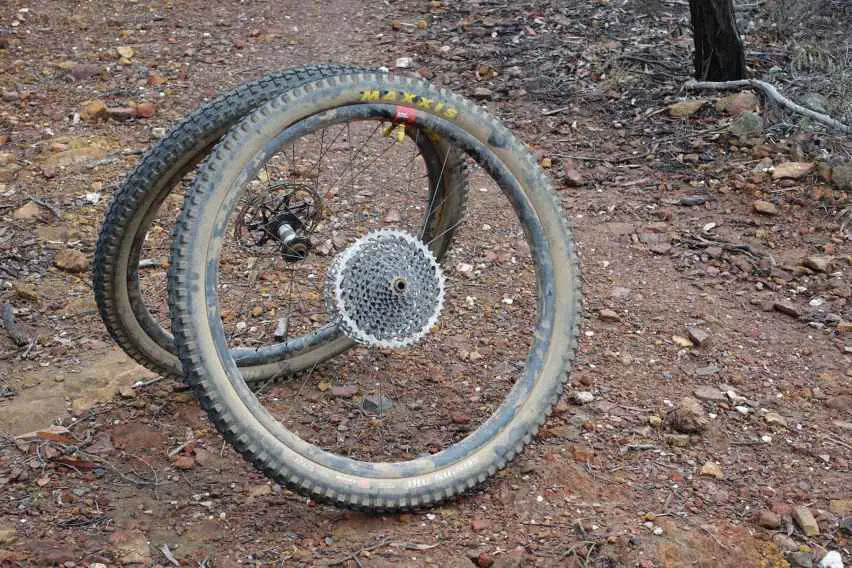 santa cruz reserve 27 carbon rim maxxis minion dhr dhf