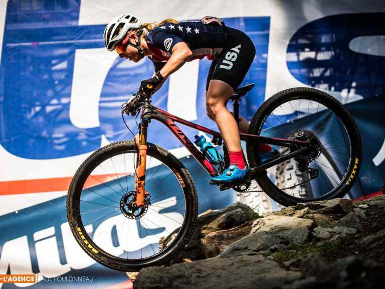 Bike Check | Chloe Woodruff’s Live Valve-Equipped Pivot Mach 4 SL