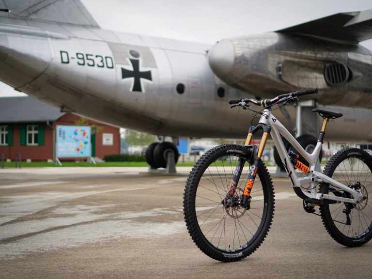 2020 YT Capra 29 AL Ltd First Look