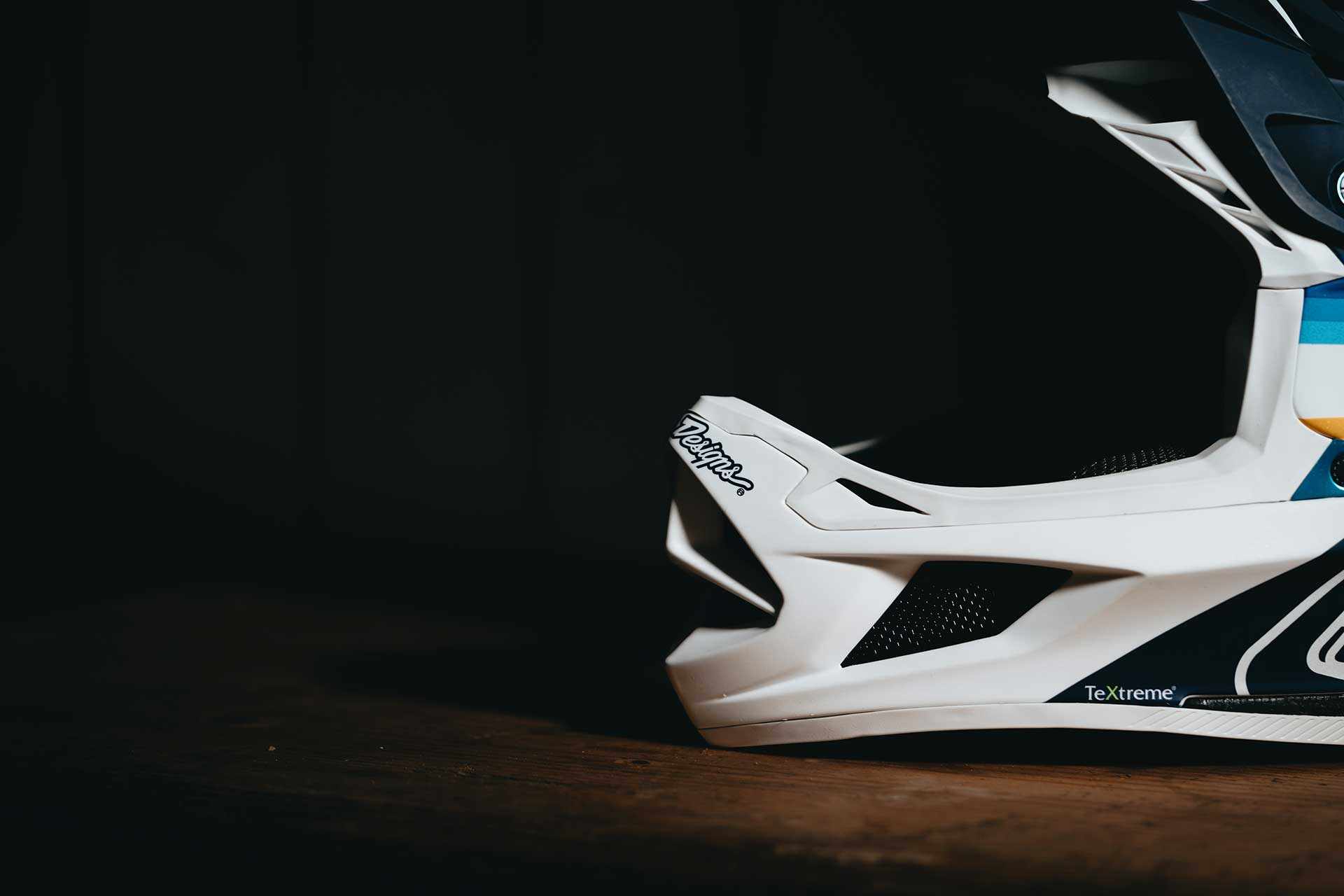 Troy Lee launches the brand new D4 Full Face Helmet