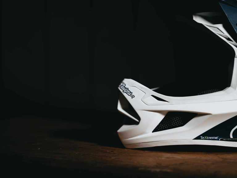 Troy Lee launches the brand new D4 Full Face Helmet