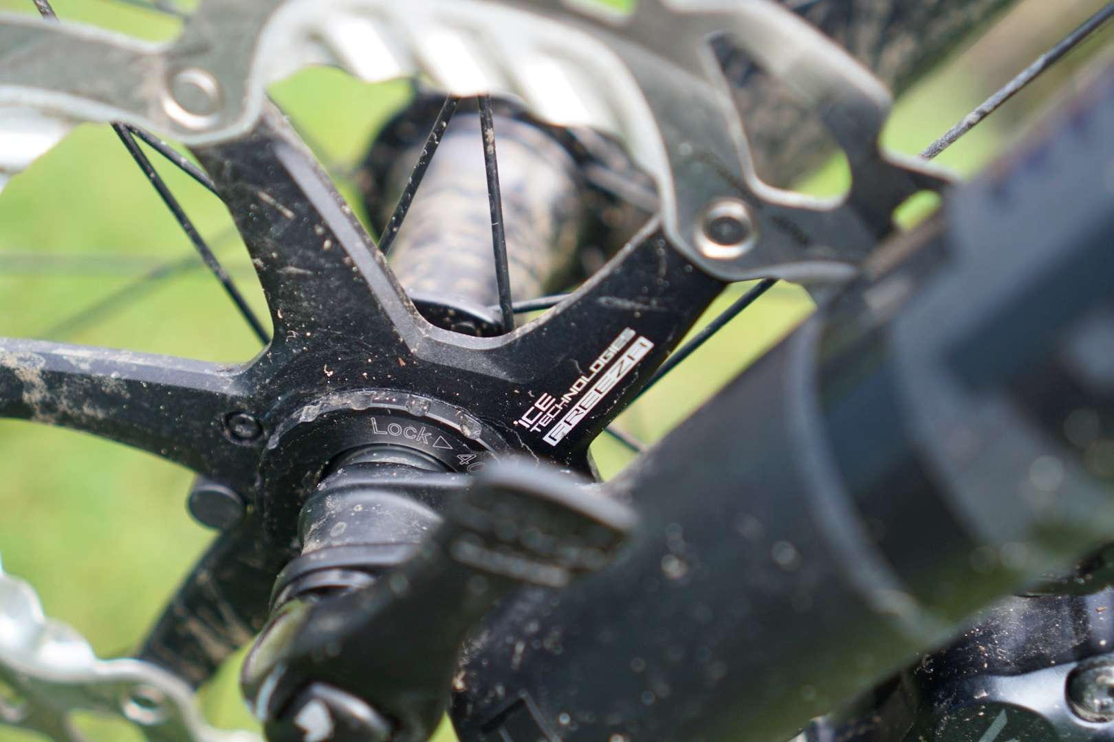 Shimano SLX M7120 4 Pot Features