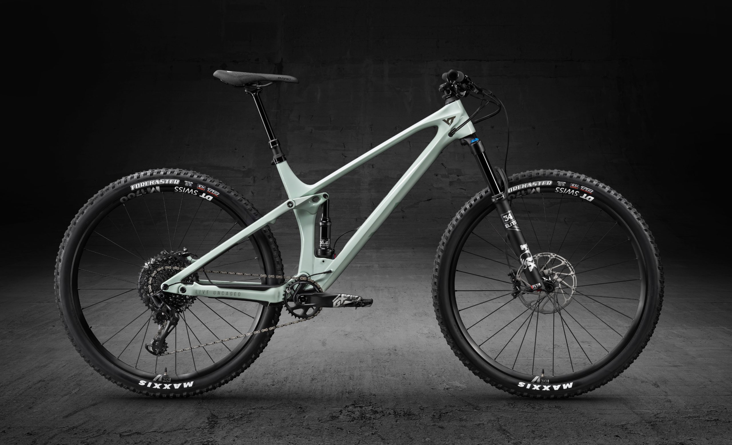 YT IZZO Pro Race First Look