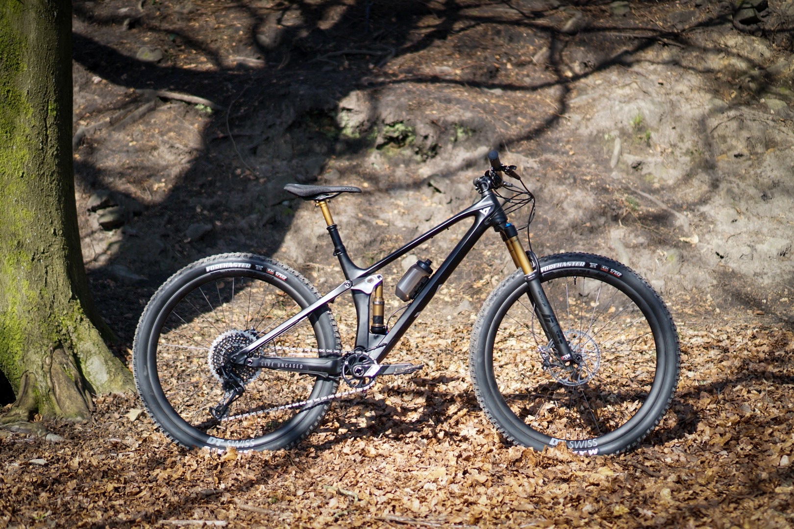 YT IZZO Pro Race First Look