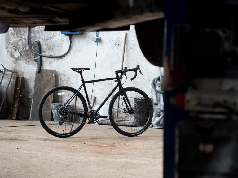 First Look: Fuji Jari 2.5 Adventure Road Bike 2020 – Gravel on a budget?