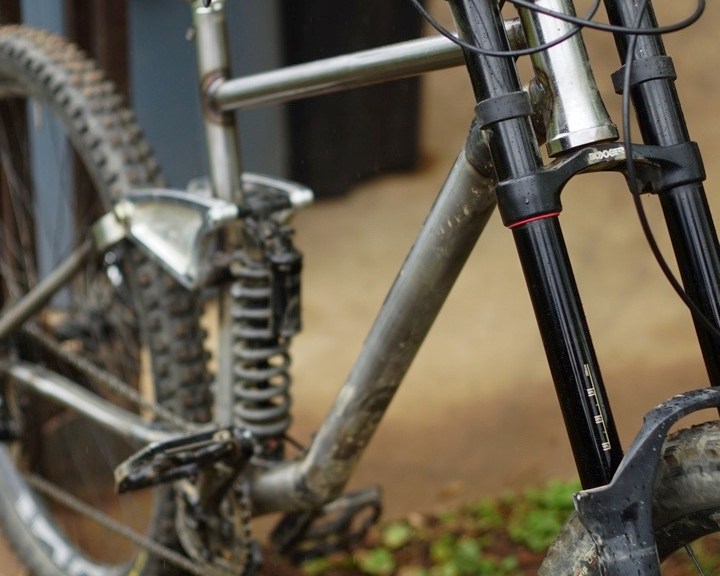 5-minute Bike Check: Isak Leivsson’s homemade steel downhill sled!