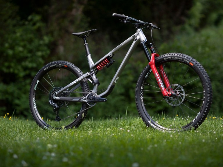 2021 Commencal Meta TR 29 is lower, slacker, steeper and meaner!