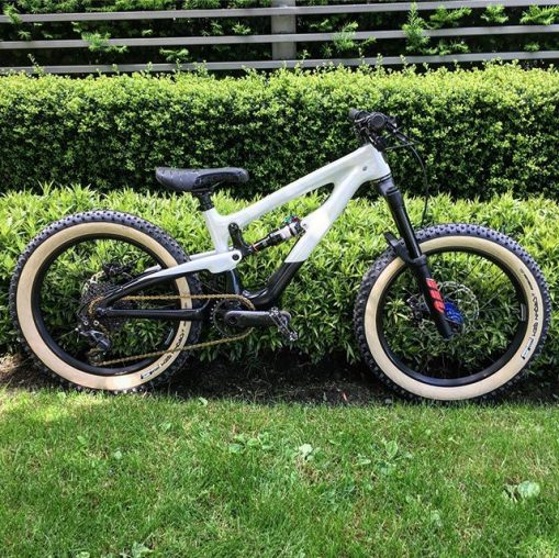 Reclaimdesigns Speedster 2.0 is a recycled, carbon mini Nomad