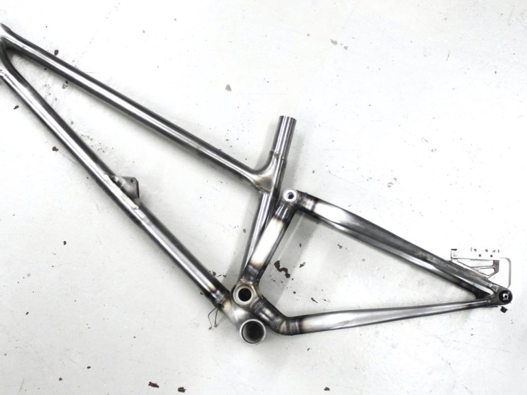 Meet the Moorhuhn, an utterly fantastic 3D printed Reynolds 953 stainless steel full suspension frame!
