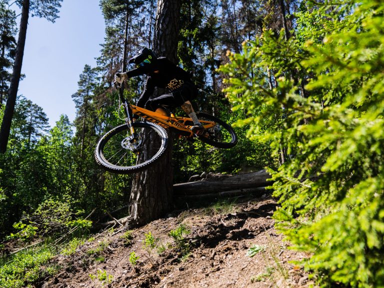 New and improved Öhlins DH38 m.1 downhill fork can run at 120mm!