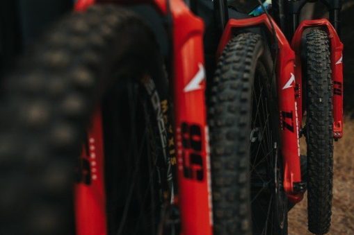 26 still isn’t dead and neither are 20mm axles with the new Marzocchi DJ