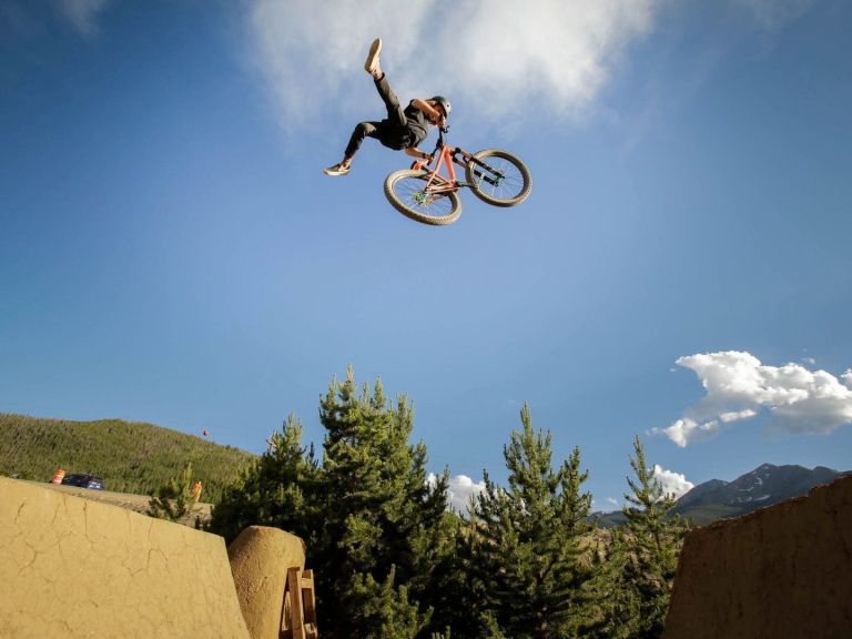 Commencal Absolut 24 is for kids that like to fly!