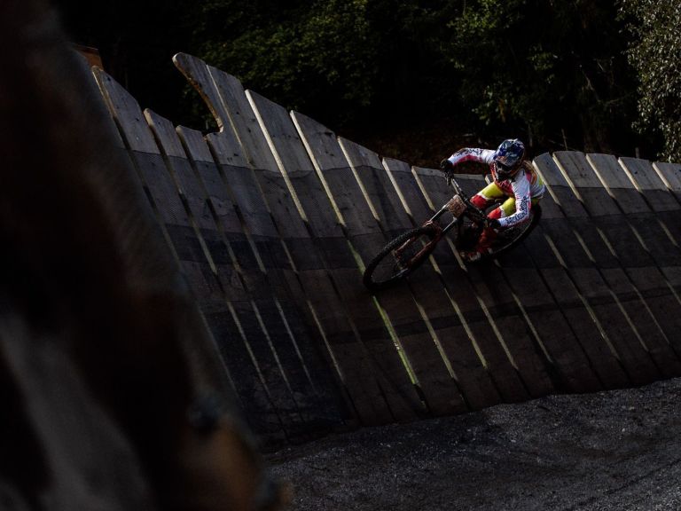 A Chat And A Video With Vali Holl