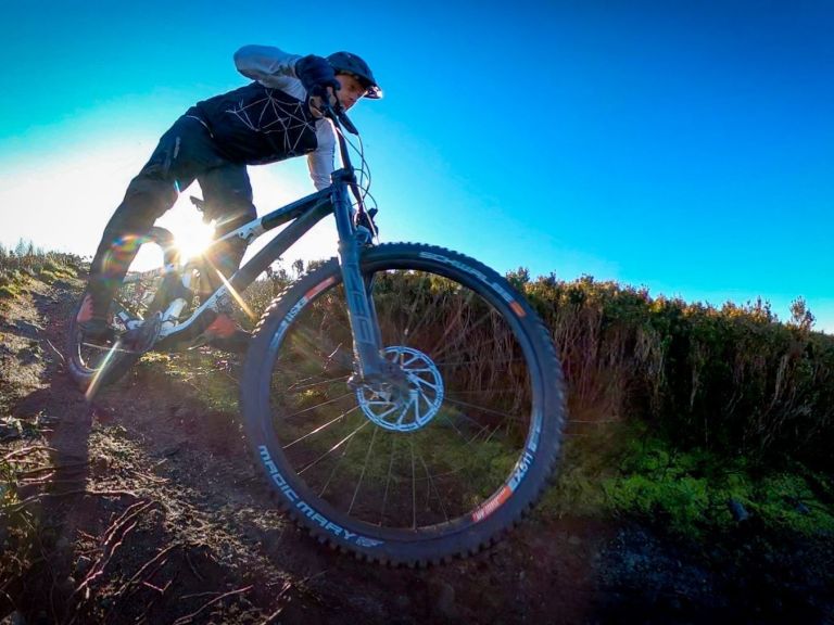 2021 Commencal Meta AM 29 Review | Thought you were fast? Wait till you ride this!