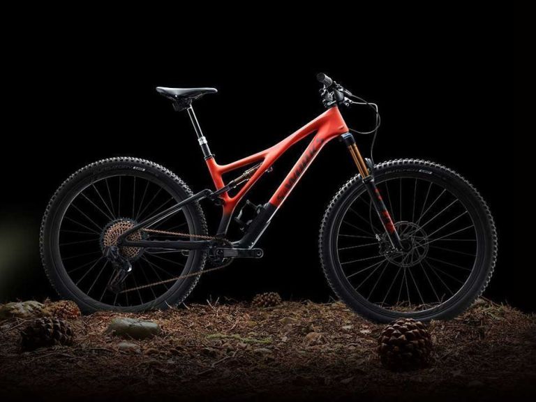 Singletrack Podcast | The one where a bloke jumps out of a helicopter