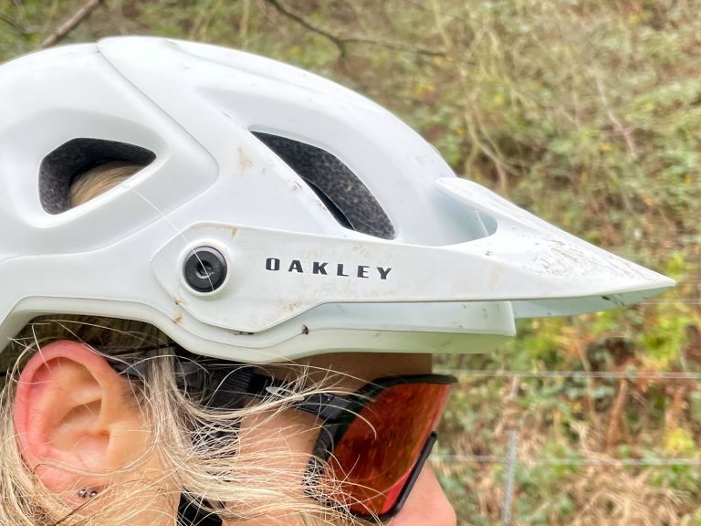 Oakley DRT5 Helmet – Eyewear compatible brain protection