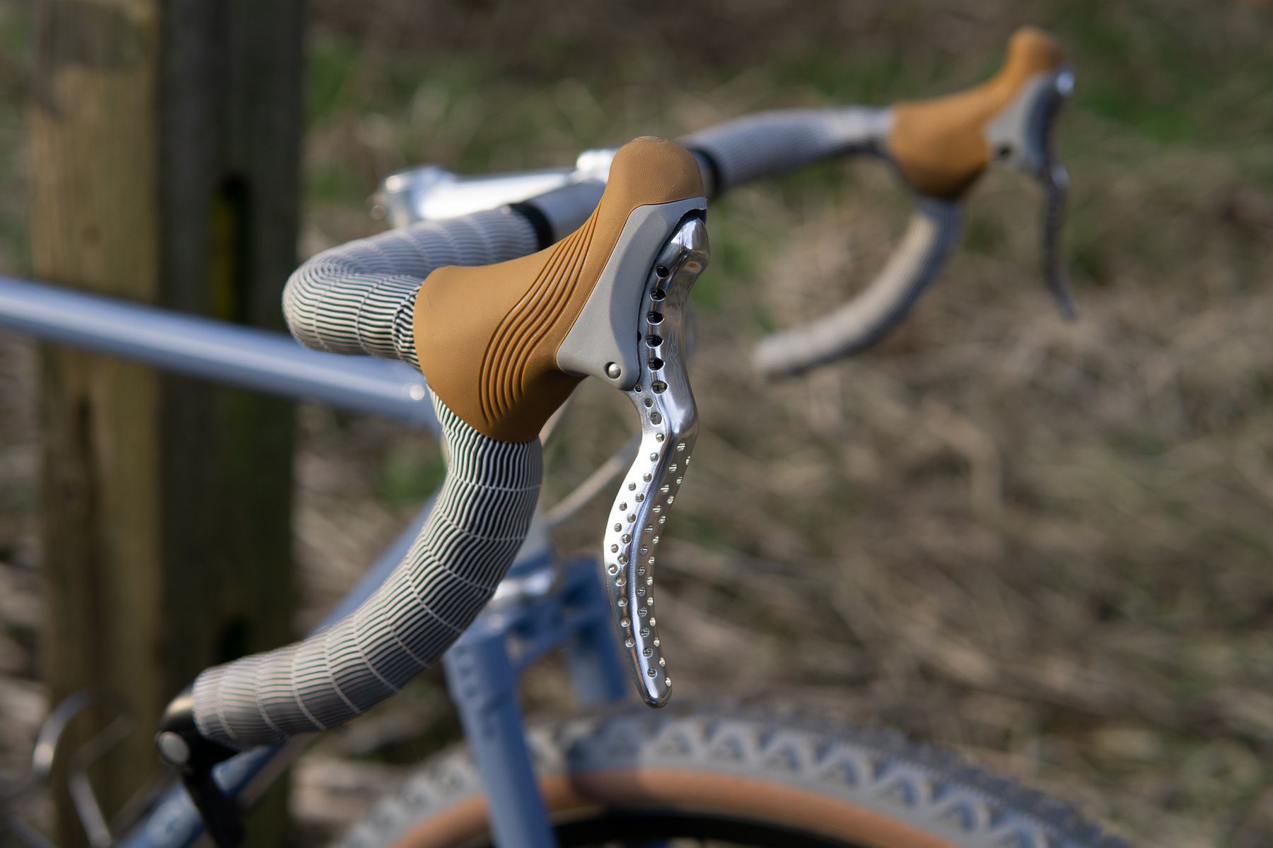 Singular Peregrine handlebar detail