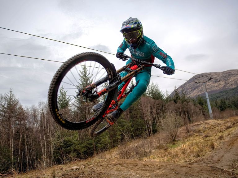 Matt Walker Extends Contract with Madison Saracen