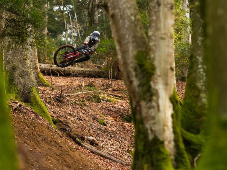 Mateo Verdier Sculpts Massive Kickers in Chatel