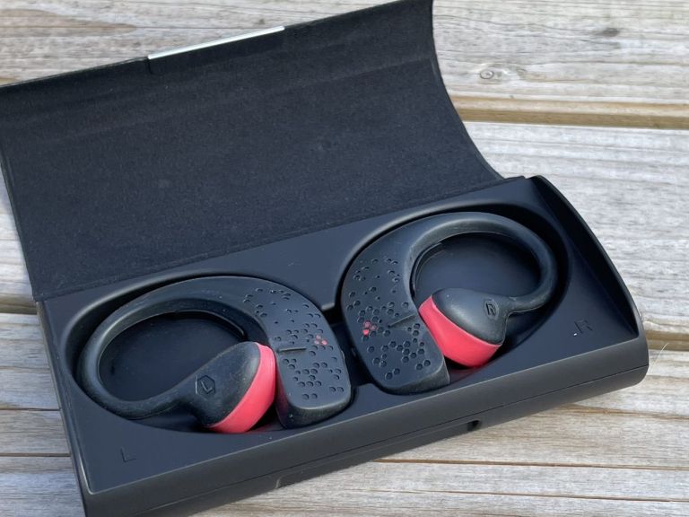 EarShots – first look and giveaway of these magnetic earphones for riders