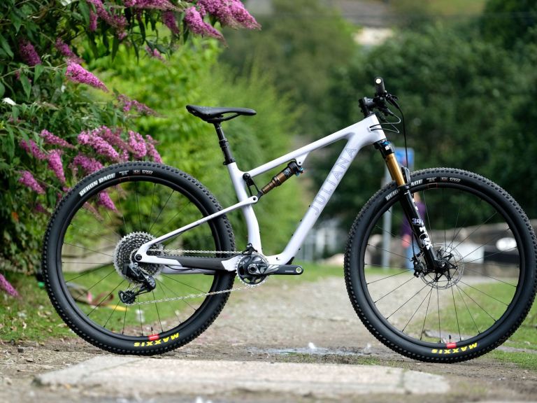 First Look: Juliana Wilder Carbon CC X01 AXS TR, XC/Trail Whippet