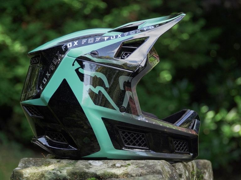 Win a Fox Rampage Pro Carbon MIPS Full Face Helmet!
