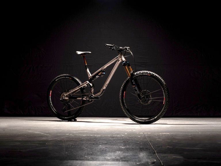 Mullet Commencal Meta SX and Meta Power SX models get SHORTER reach and LONGER chainstays!