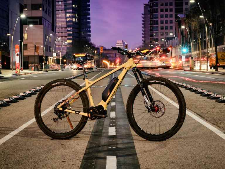 The New Commencal Maxmax Power 27 is an urban assault machine