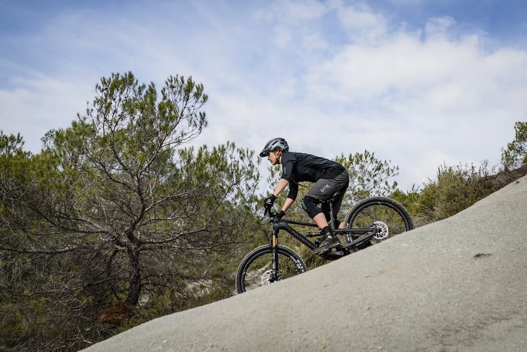 Women’s Specific Geometry On The Canyon Spectral WMN CF SLX 9.0 – How Different Can It Be?