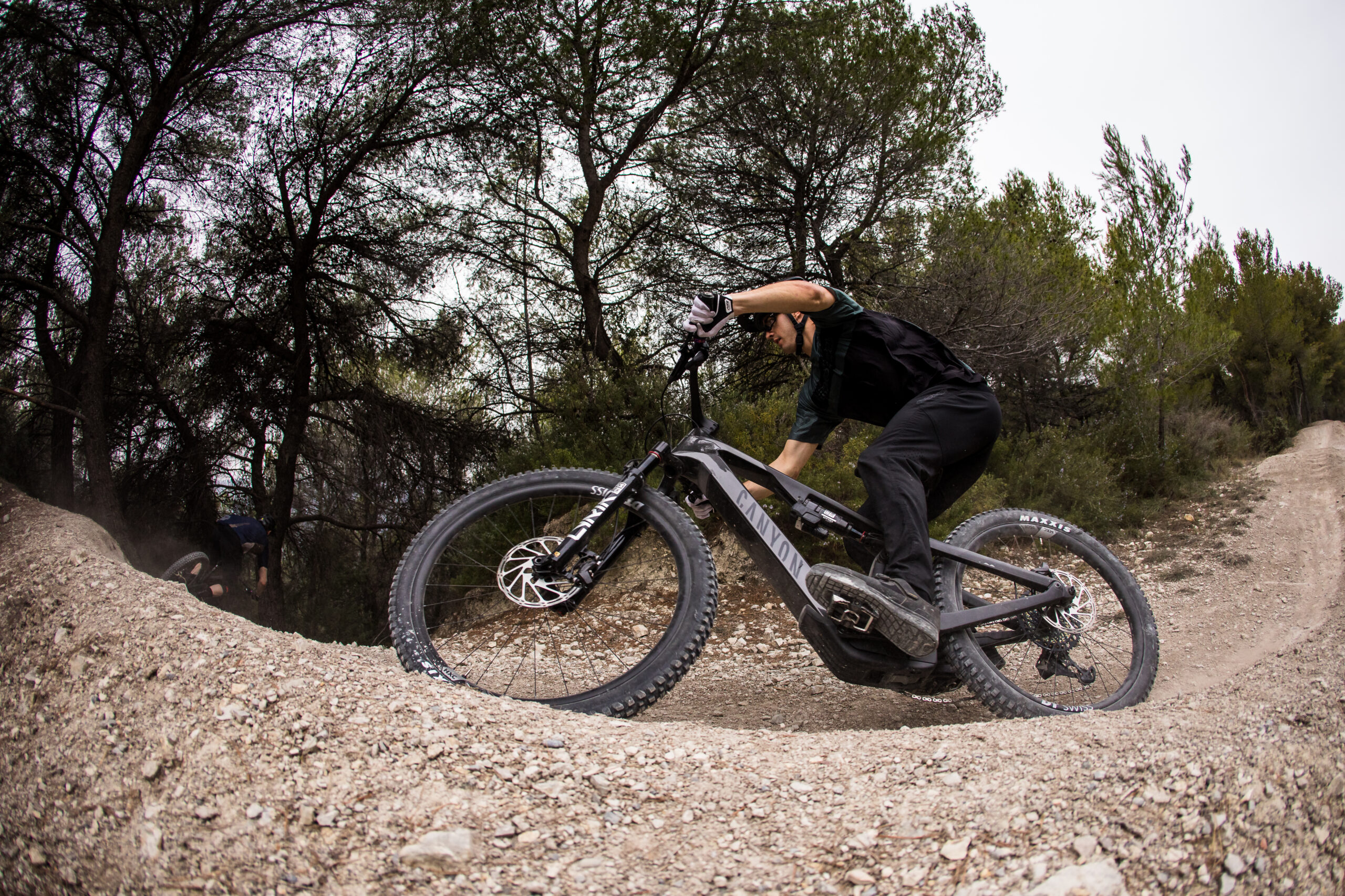 New Canyon Spectral:ON CFR has a 900Wh battery