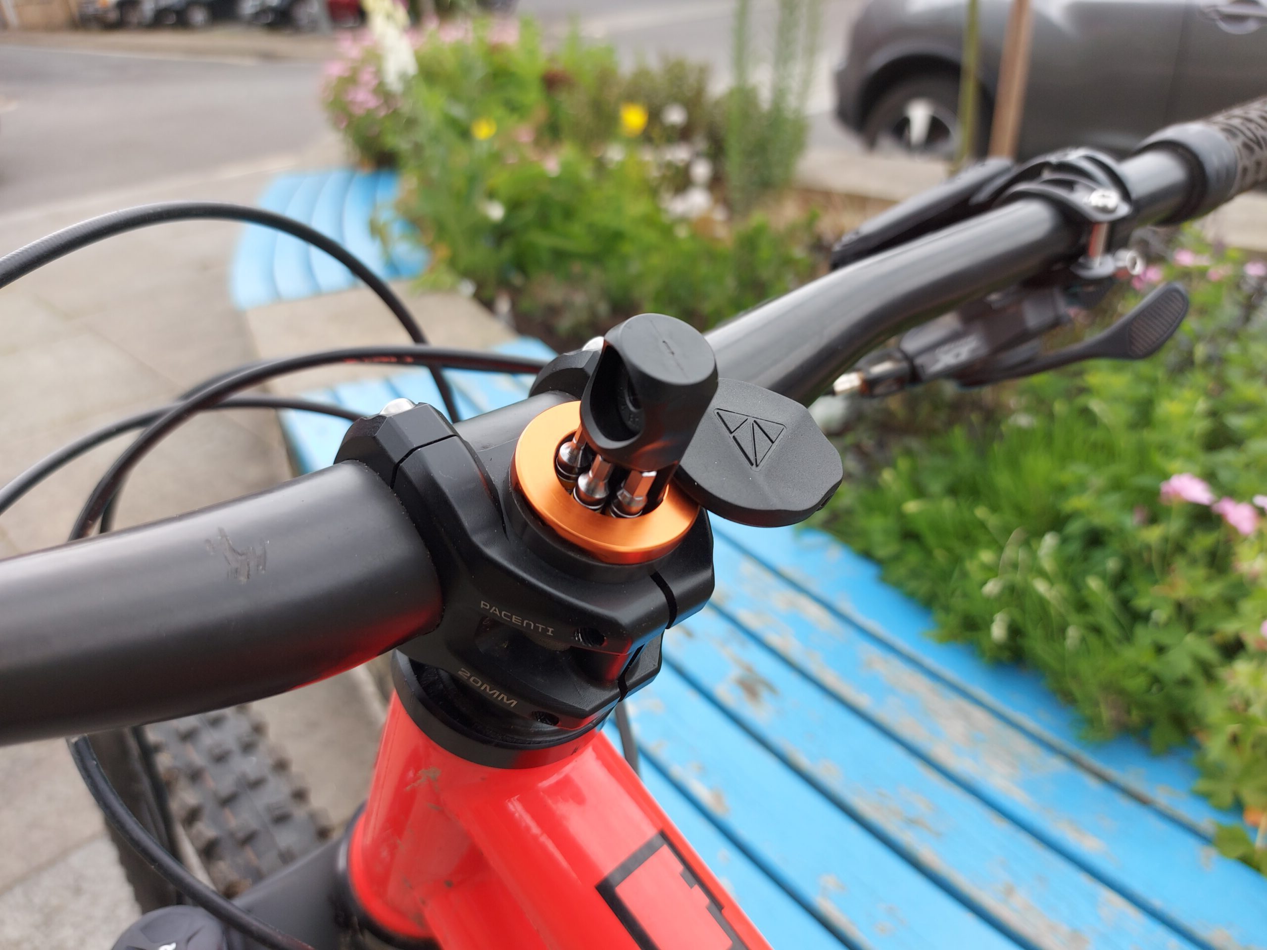 Granite Design Stash RT: ratchet in your steerer