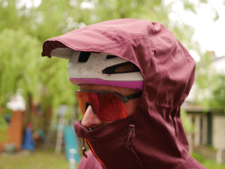 Singletrack Unscripted – Talking about hoods on riding jackets