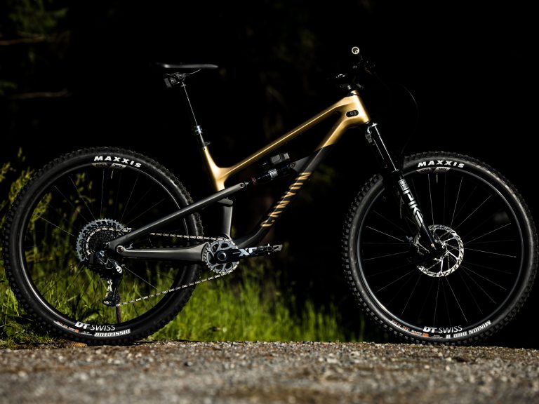 Canyon Spectral 125 CF LTD: a very (John Player) special bike