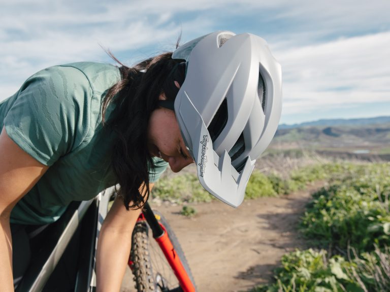 Quick look at new Troy Lee Designs Flowline helmets