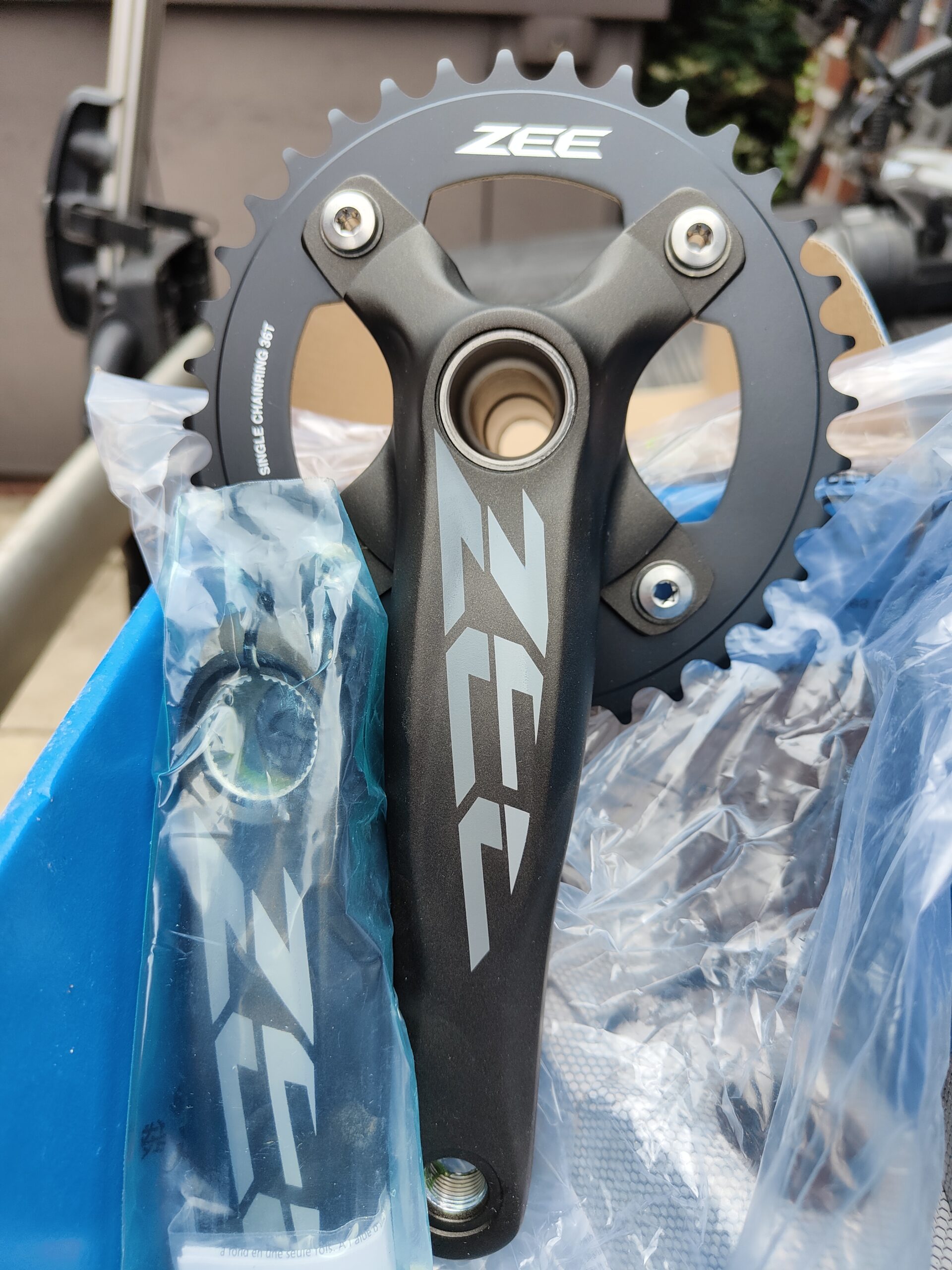 Shimano Zee M645 chainset (83mm). New