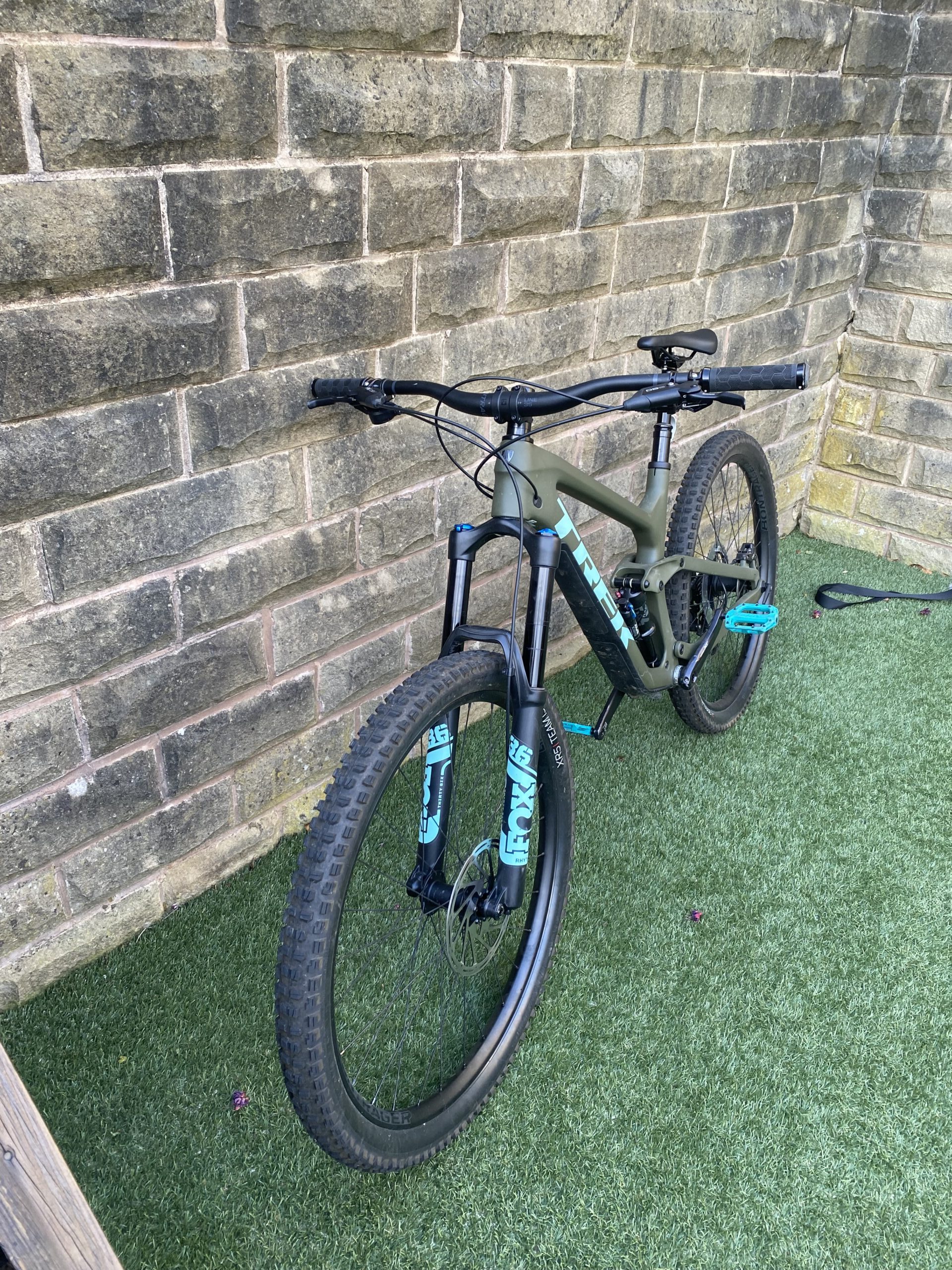 REDUCED Trek slash 9.7 large frame olive green