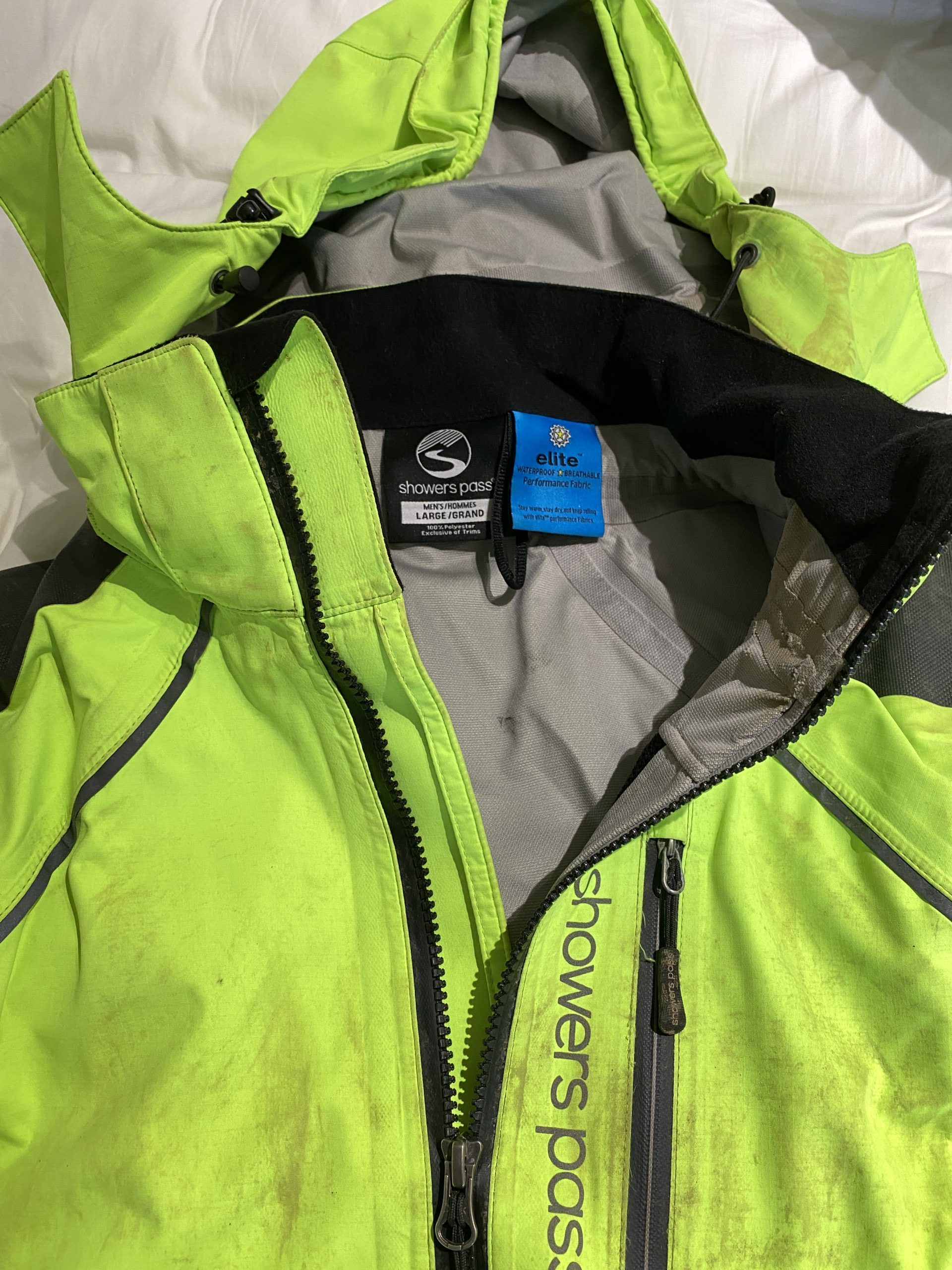 Shower Pass Refuge Waterproof Jacket with hood LARGE – water beads perfectly