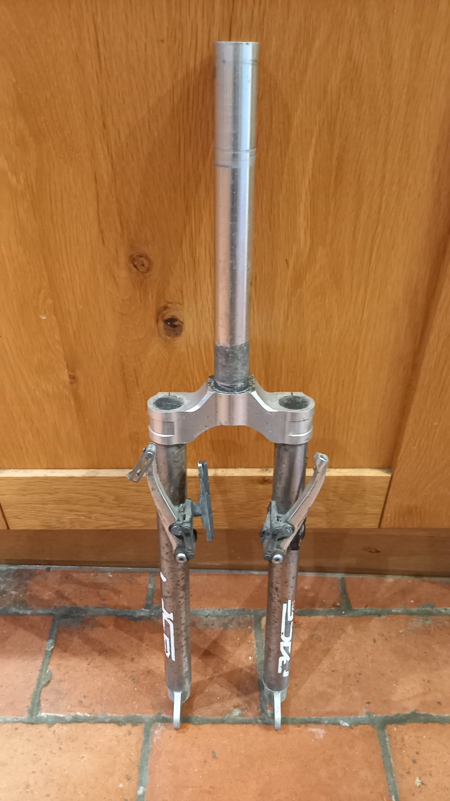 Pace RC30 forks – Free to good home