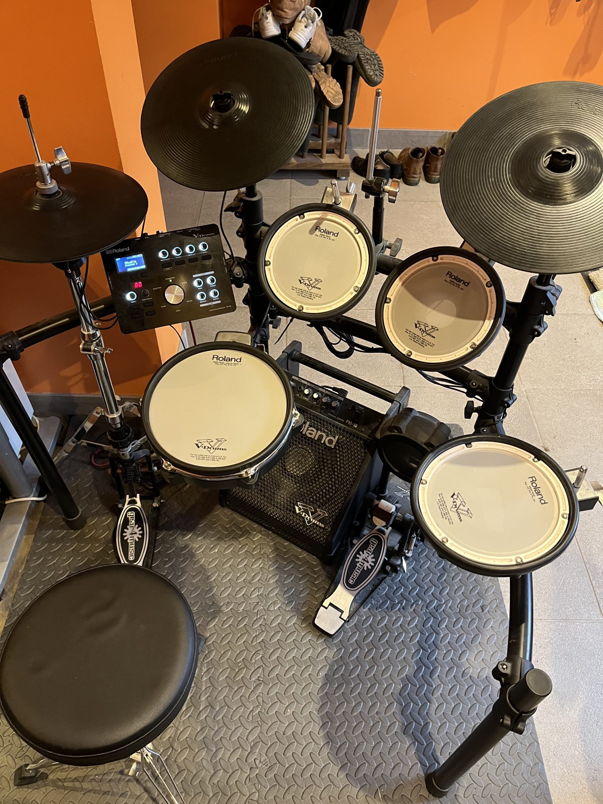 Roland TD25 electronic drums and monitor