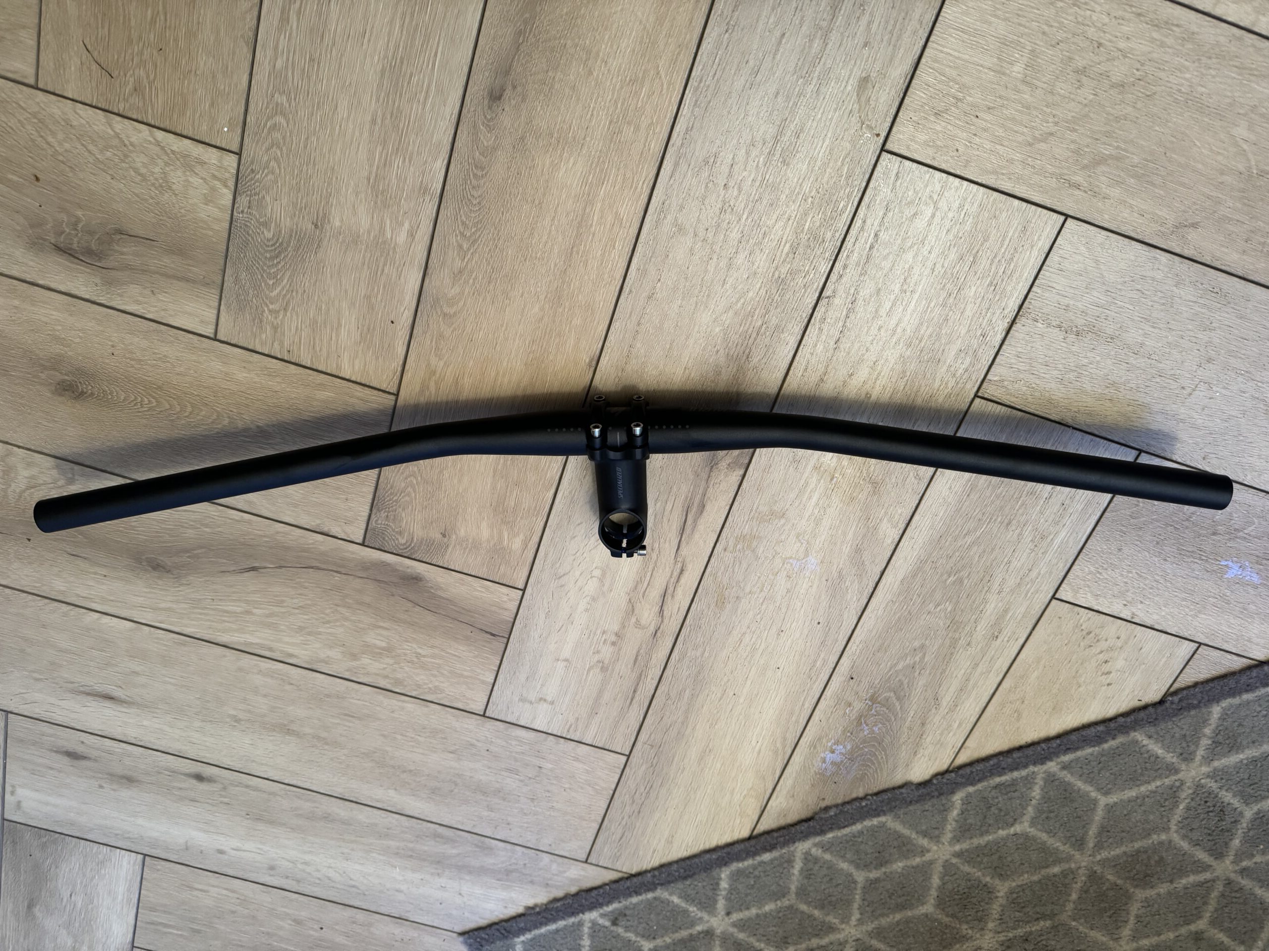 Specialized mini rise 750mm bars and 75mm xc stem