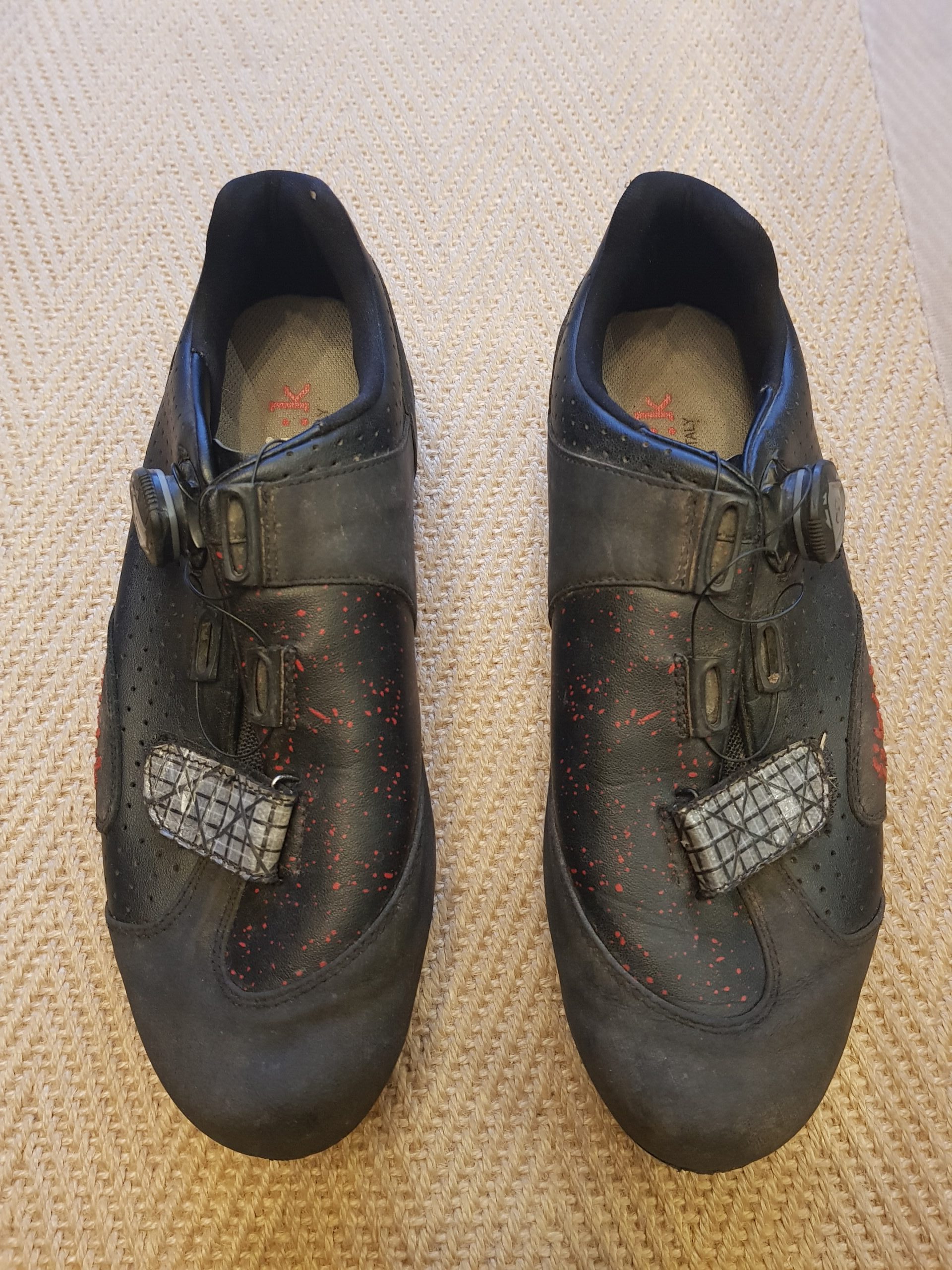 Various items: Fizik MTB Shoes, Sram Oval Chainring, WTB Ranger 27.5×3.0, Various Jerseys