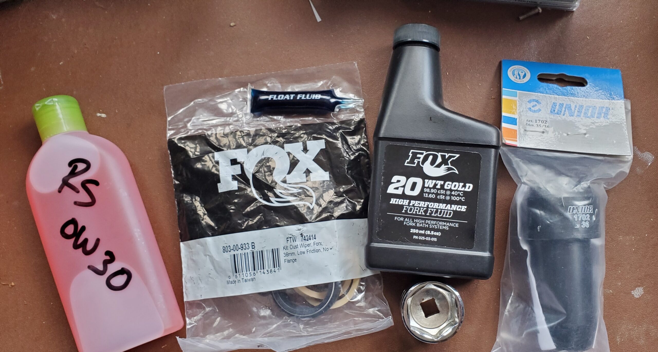 Fox and Rockshox seals /oil / Look pedals / Park tools