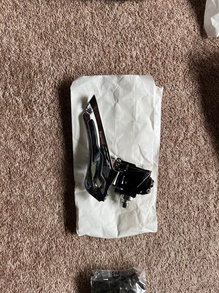 Shimano 105 R7020 Hydraulic Disc Groupset – 11 sp, mostly new